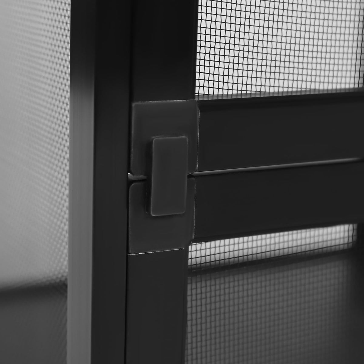 Terrarium Enclosure with Mesh Top and Locking Latch F622450